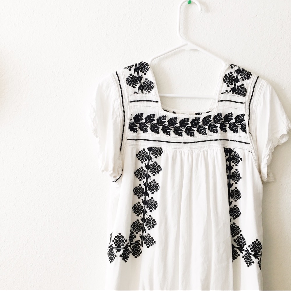 EMBROIDERED WHITE DRESS